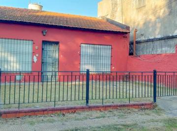 Casa · 113m² · 4 Ambientes · 1 Cochera · Casa en Venta, Santos Lugares