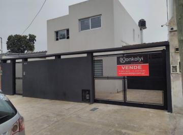 Casa de 6 ambientes, Morón · Casa 6 Ambientes Al Frente con Pileta y Quincho Apto Credito