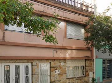 Casa · 1m² · 2 Ambientes · 1 Cochera · Casa Al Frente en Pb con Cochera a m de La Terminal