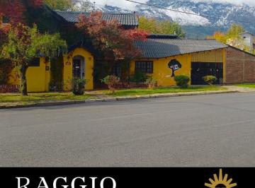 Casa · 325m² · 10 Ambientes · Casa Céntrica El Bolsón, a m de La Plaza Pagano (Fc - 187)