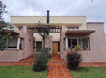Casa de 7 ambientes, Villa Allende · Casa de 4 Dorm. en Barrio Cerrado en Villa Allende
