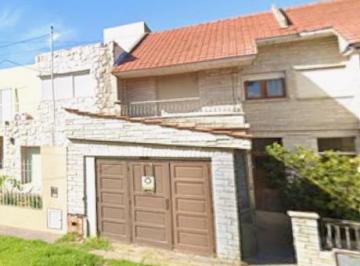 PH · 245m² · 5 Ambientes · PH en Venta - 4 Dorm. 2 Baños - 255 m² - Mar del Plata