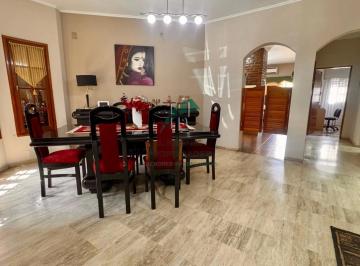 Casa · 200m² · 5 Ambientes · 3 Cocheras · Casa en Moreno 4 Dorm. Impecable Para Entrar
