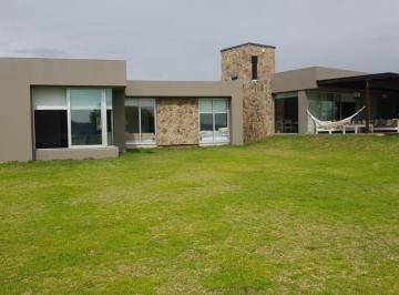 Casa · 380m² · 6 Ambientes · 3 Cocheras · Casa en Venta - 5 Dorm. 4 Baños - Cocheras - 1.400 m² - Puerto del Águila, Córdoba