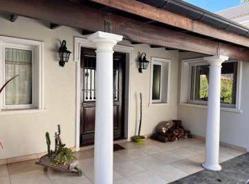Casa · 231m² · 6 Ambientes · 2 Cocheras · Alquiler Temporario Casa 6 Amb Bº Cerrado Pilar