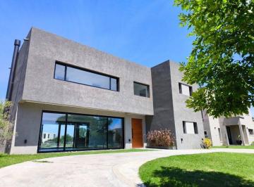 Casa · 221m² · 4 Ambientes · La Mejor Casa en Alquiler Eel Cantón Norte Al Agua