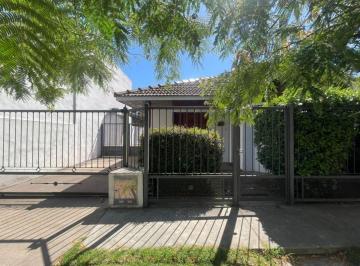 Casa · 70m² · 4 Ambientes · 1 Cochera · Venta Casa 4 Ambientes con Quincho Balcarce