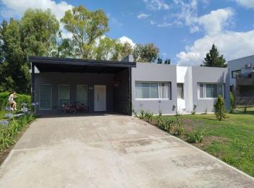 Casa · 120m² · 4 Ambientes · 2 Cocheras · Casa en Alquiler Barrio Malibu