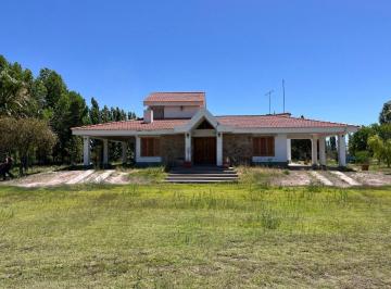 Casa · 400m² · 4 Ambientes · 2 Cocheras · Casa Sobre Ruta 7