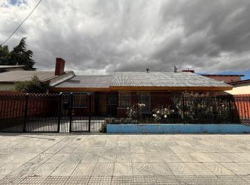 Casa · 125m² · 4 Ambientes · Venta de Casa en Esquel con Patio - Apto Credito