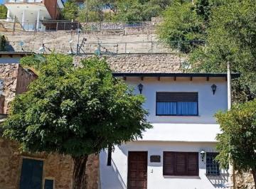 Casa · 181m² · 3 Ambientes · 1 Cochera · Casa en Venta - 2 Dorm. 1 Baño - 806,76 - Villa Carlos Paz