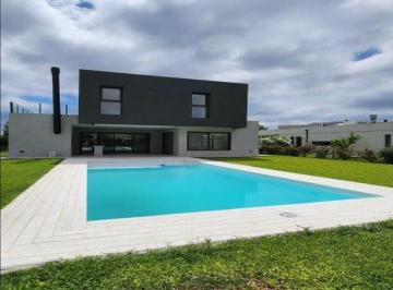 Casa · 288m² · 5 Ambientes · 1 Cochera · Impecable Casa a Estrenar en Terralagos. Canning, Ezeiza.