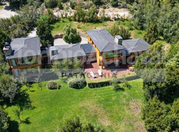 Casa · 444m² · 10 Ambientes · Amplia Casa en Arelauquen Country Golf & Polo Al Pie del Hoyo 14. Vista Amplia Al Cerro Catedral