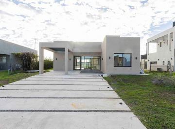 Casa · 150m² · 5 Ambientes · 1 Cochera · Moderna Casa de 5 Ambientes a Estrenar en Barrio San Felipe. Canning Village, Ezeiza.