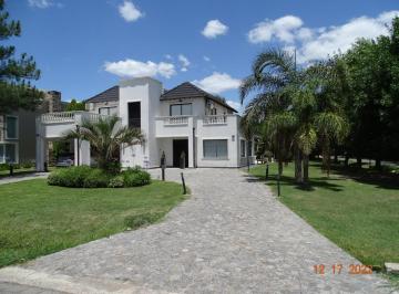 Casa · 320m² · 4 Ambientes · 2 Cocheras · Casa en Venta - 3 Dorm. 4 Baños - Cochera - 1.000 m² - San Vicente