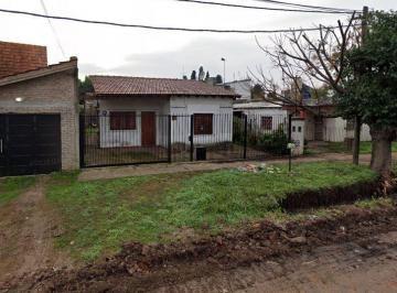Casa · 80m² · 3 Ambientes · 1 Cochera · Casa en Venta 2 Dorm. 1 Baño 120 m² - Juan Maria Gutierrez