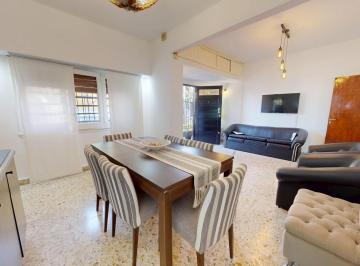 Casa · 164m² · 5 Ambientes · 2 Cocheras · Casa en Venta 5 Ambientes con 2 Cocheras.