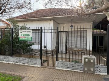 Casa de 4 ambientes, Quilmes · Venta. Casa. 3 Ambientes. 2 Dorm.. 1 Baño. Garage. Patio. Apto Crédito