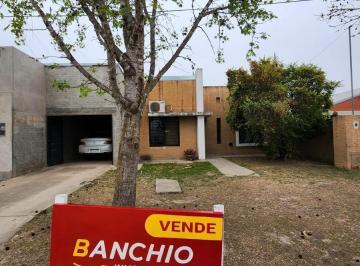 Casa · 115m² · 7 Ambientes · 1 Cochera · Casa en Zona Oeste
