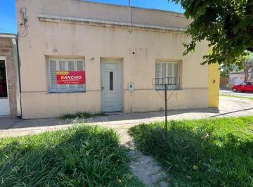Casa · 134m² · 2 Ambientes · Casa Centrica en Esperanza Lopez y Planes 1781