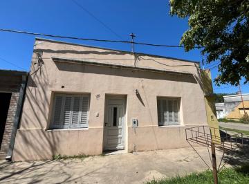 Casa · 134m² · 2 Ambientes · Casa Centrica en Esperanza Lopez y Planes 1781