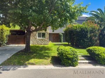 Casa · 251m² · 6 Ambientes · 2 Cocheras · Casa en Venta Valle Claro Benavidez | Mallmann Propiedades