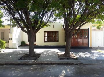 Casa · 140m² · 3 Dormitorios · 3 Cocheras · Realty Plus Vende Hermosa Casa en B San Eduardo. Maipu