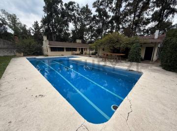 Casa · 200m² · 5 Ambientes · 5 Cocheras · Quinta 5 Ambientes con Quincho y Pileta Barrio El Morenito