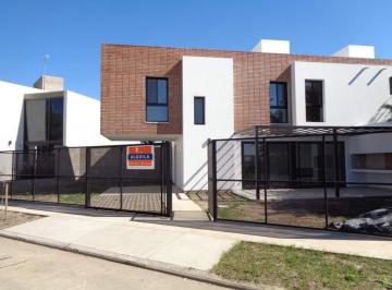 Foto · Barrio Cerrado - Casa de Categoría a Estrenar de 3 Dorm., Amplia con Cochera Doble, Escritorio
