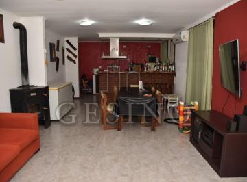 Casa · 120m² · 4 Ambientes · 2 Cocheras · Casa - Villa Parque Sicardi