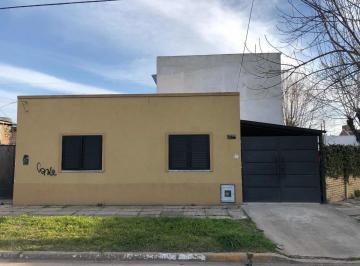 Casa · 50m² · 2 Ambientes · 1 Cochera · Casa en Venta - 1 Dormitorio 1 Baño 1 Cochera - 80 m² - Cañuelas