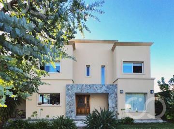 Casa · 260m² · 5 Ambientes · 2 Cocheras · Casa en Venta en Haras Santa Maria, Escobar