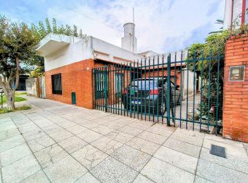 Casa · 181m² · 5 Ambientes · 1 Cochera · Venta de Casa de 5 Ambientes con Garaje en Tablada
