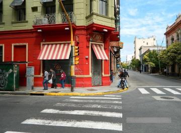 Local comercial , Monserrat · Local en Venta con Subsuelo y Dos Pisos de Viviendas