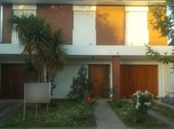 Casa · 165m² · 9 Ambientes · 1 Cochera · Casa en Venta - 8 Dorm. 7 Baños - Cochera - 303 m² - Mar del Plata