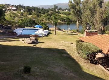 Casa · 220m² · 4 Ambientes · 1 Cochera · En Venta Casa en Siquiman con Acceso Al Lago y Vista Las Sierras Ref: 820