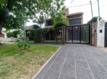 Casa · 200m² · 4 Ambientes · 1 Cochera · Venta Casa 4amb Marmol C/pileta Apta Credito