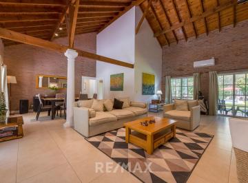 Casa · 194m² · 5 Ambientes · 2 Cocheras · Venta Casa con Pileta, Las Praderas de Lujan.