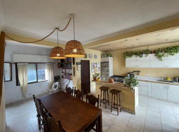 Casa · 100m² · 4 Ambientes · 1 Cochera · Casa en Venta en Don Torcuato con Cochera y Jardín