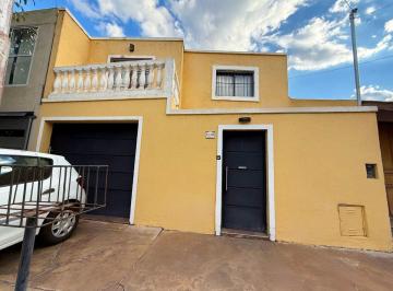 Casa · 137m² · 5 Ambientes · 1 Cochera · Casa Duplex en Venta B° El Solar - Guaymallen