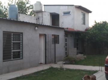 Casa · 80m² · 3 Ambientes · 2 Cocheras · Casa en Venta - 2 Dorm. 2 Baños - Cochera - 235 m² - Berazategui