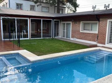 Casa · 170m² · 5 Ambientes · Casa en Venta - 3 Dorm. 3 Baños - 390 m² - Ituzaingó