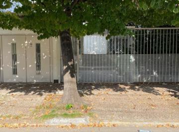 Casa · 210m² · 5 Ambientes · 2 Cocheras · Venta Casa 4 Dorm. Pileta Saenz Peña