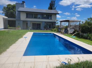 Casa · 240m² · 5 Ambientes · Casa en Venta - 4 Dorm. 4 Baños - Cochera - 7,2 Ha - San Nicolás