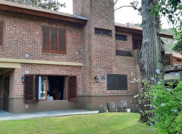 Casa de 8 ambientes, Pinamar · Pinamar - Barrio Nuevo Golf - Chalet de Categoria
