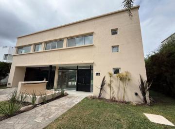 Casa de 6 ambientes, Berazategui · Village del Parque - 4 Dorm C/pileta