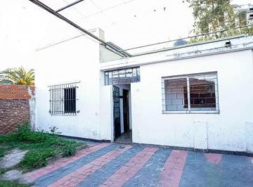 PH · 261m² · 3 Ambientes · PH en Venta - 2 Dorm. 1 Baño - 261 m² - Berisso