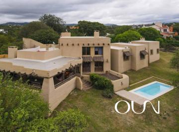 Casa · 410m² · 6 Ambientes · 2 Cocheras · Casa en Venta en Mendiolaza, 3 Dorm..
