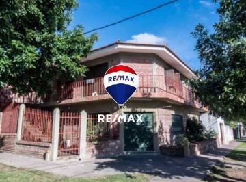 Casa · 350m² · 5 Ambientes · Casa 3 Dorm Venta B° Tres Cerritos Av Los Molles