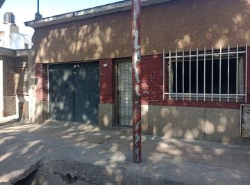 Casa · 80m² · 3 Ambientes · 1 Cochera · Terreno con Casa a Derrumbar en Las Heras